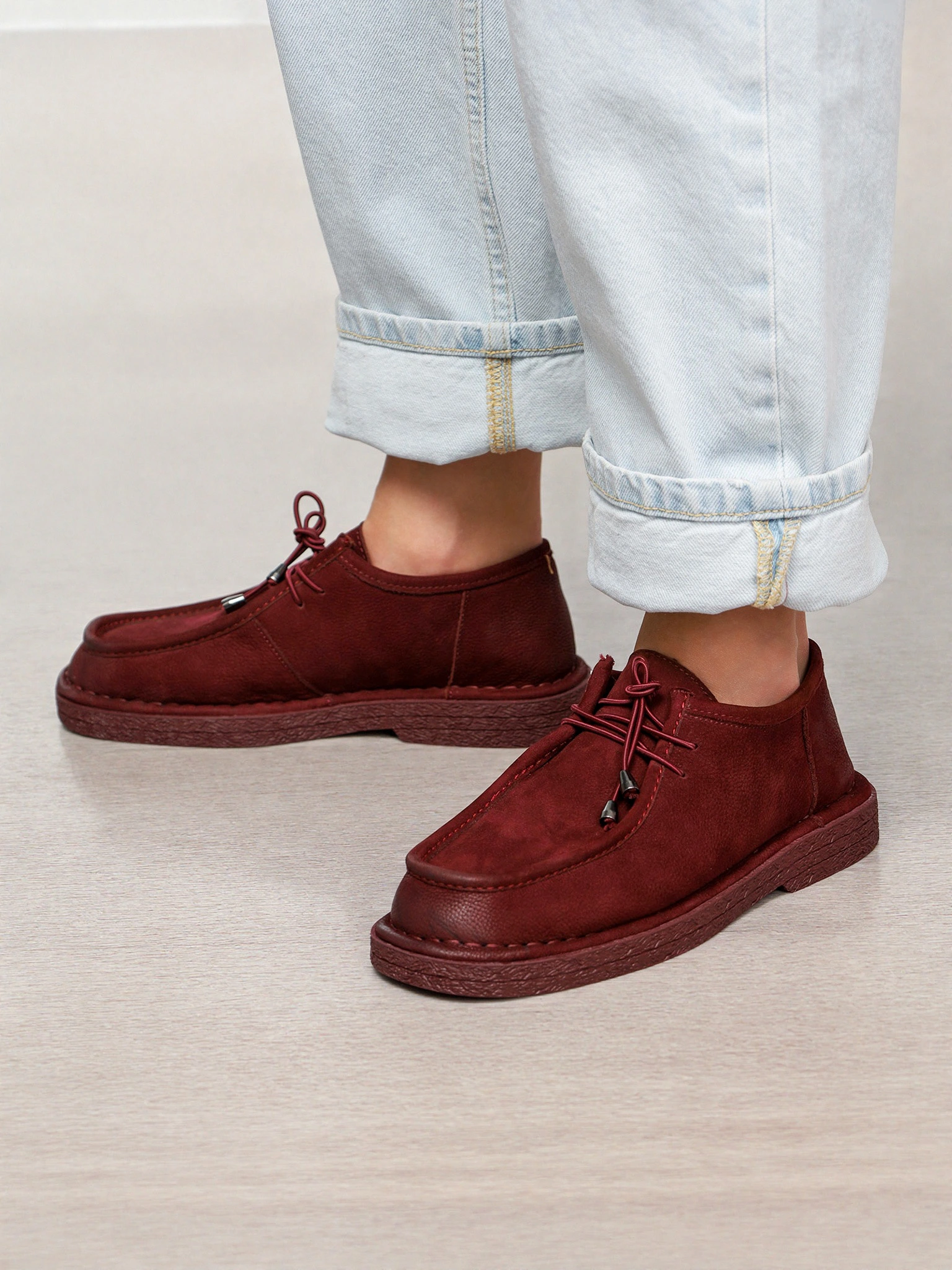 Лоферы бордового цвета на низком каблуке